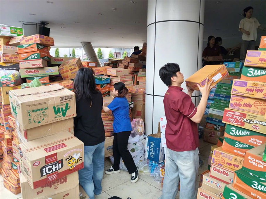 Trường ĐH Nguyễn Tất Thành hỗ trợ gần 2 tỉ đồng tiếp sức đồng bào miền Trung – Tây Nguyên vượt bão lũ